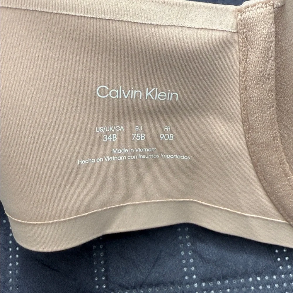 NWT Calvin Klien Lightly Lined Full Coverage Underwire Bralette - Picture 3 of 4